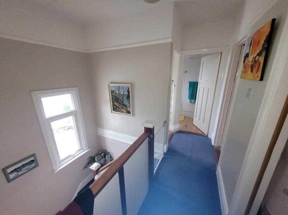 FIRST FLOOR LANDING