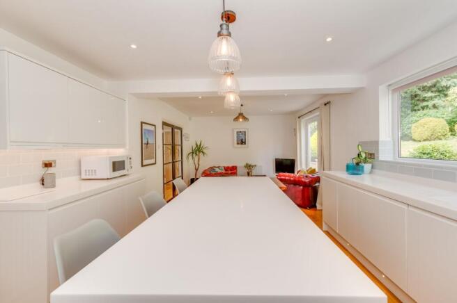 4 bed Detached for sale Image 6