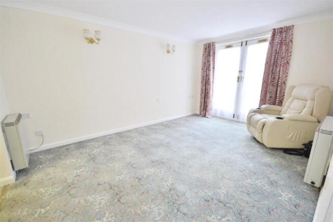 2 bed Flat for sale Image 4