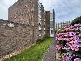 30 Flat 30, Courtlands, Park Road, Barry CF62 6NT