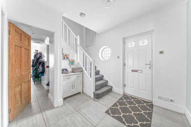 5 bed Detached for sale Image 11