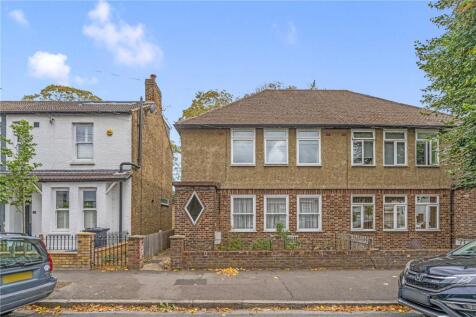 Warfield Road, Hampton, TW12