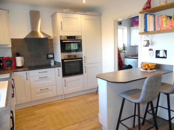 KITCHEN/BREAKFAST RM