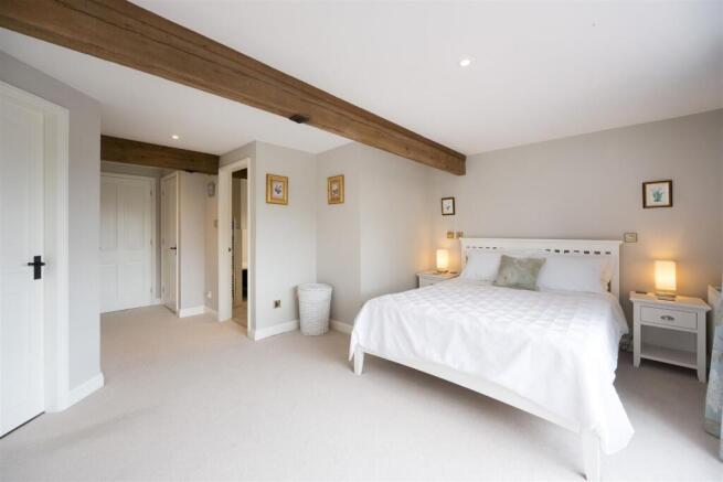 5 bed House for sale Image 10