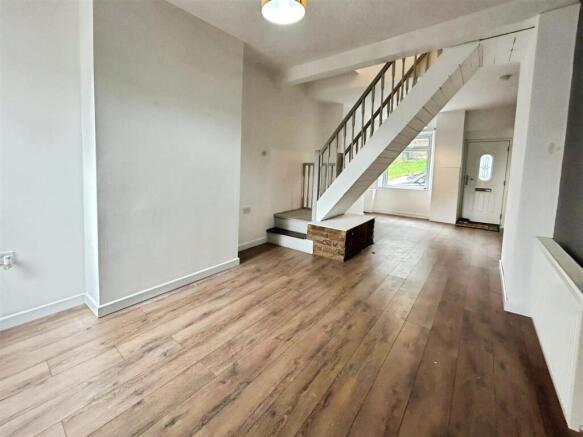 bdd2f40f-inside 204.jpg