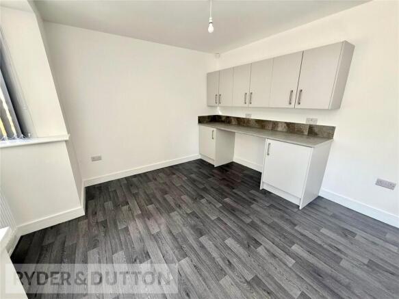 3 bed Semi-Detached to rent Image 10