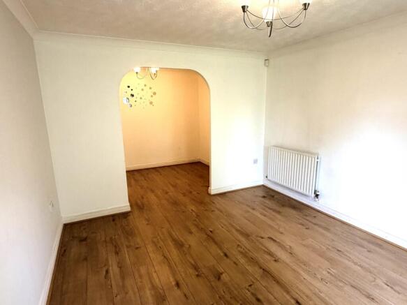 Lounge/Dining Area