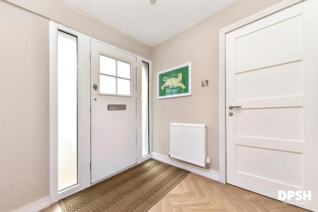 4 bed Detached for sale Image 8