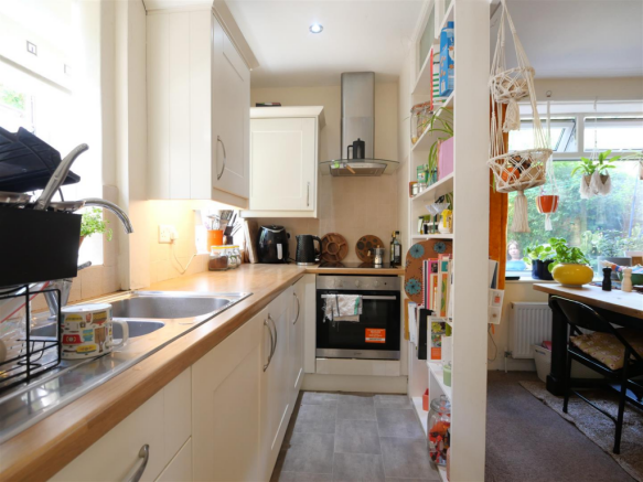 3 bed Semi-Detached for sale Image 5