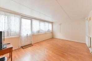 10, Bolton Court, Francis Chichester Way, London SW11 5HT