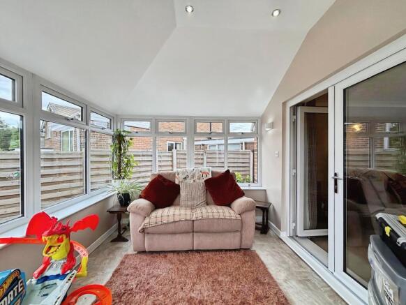 4 bed Detached for sale Image 11