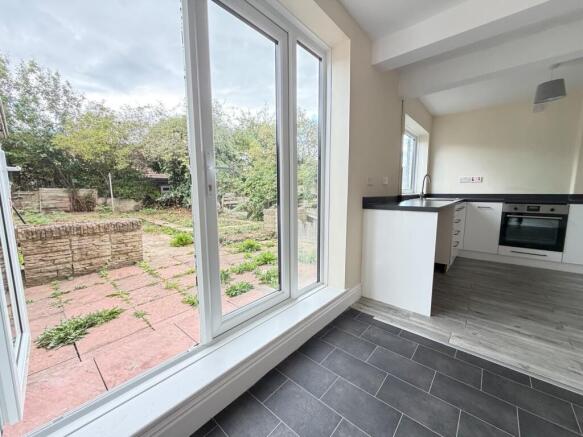 3 bed Semi-Detached to rent Image 9