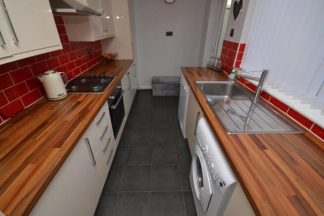 FITTED KITCHEN