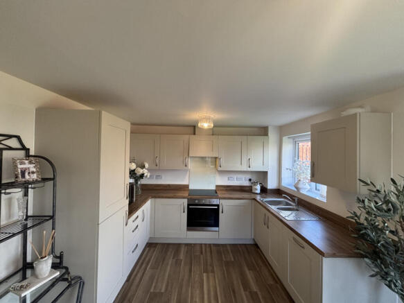 3 bed Detached for sale Image 4