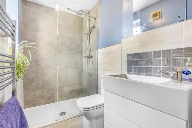 MASTER EN-SUITE