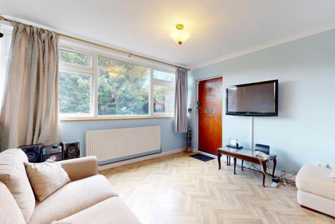 3 Valley Court, 38 Cavendish Avenue, Woodford Green, Essex, IG8 9DB