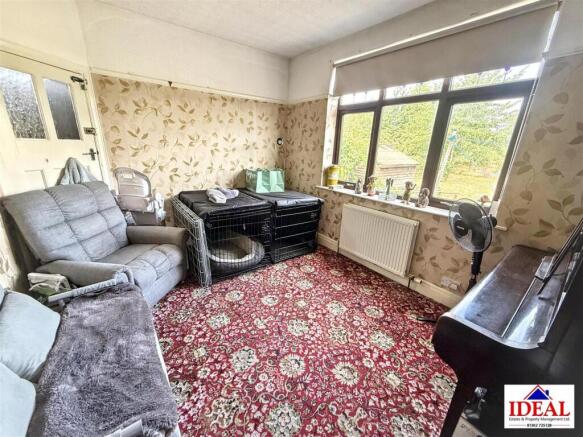 6 bed Detached for sale Image 11