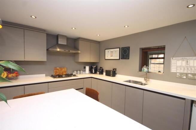 KITCHEN DINER