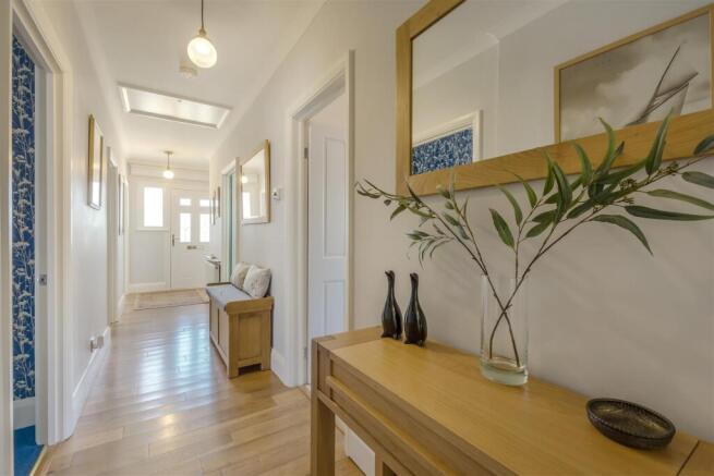 8689855-interior22.jpg