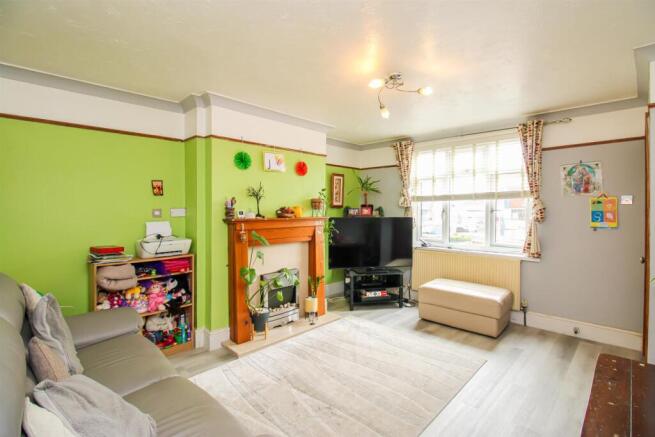 3 bed Semi-Detached for sale Image 6