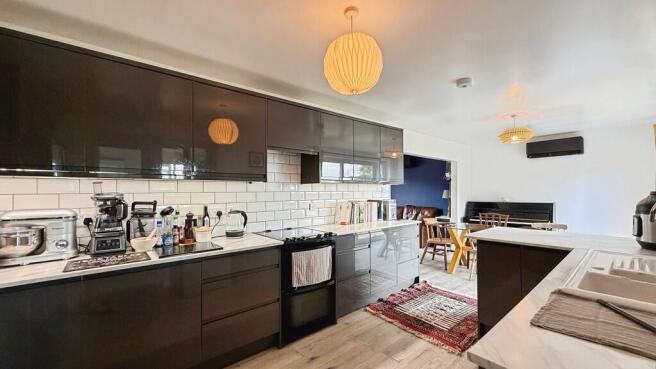 Kitchen/dining ro...
