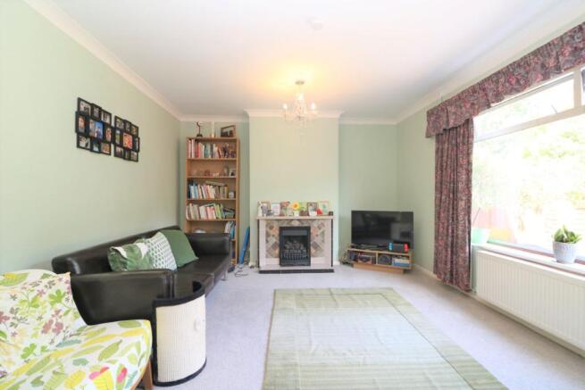Lounge/Dining Room