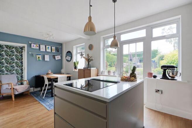 3 bed Semi-Detached for sale Image 12