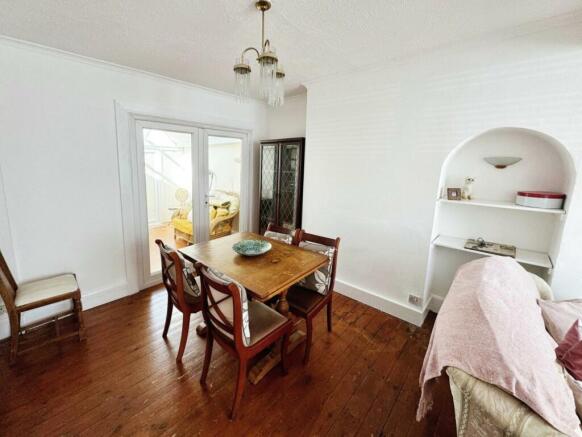 542bf512-Dining.jpg