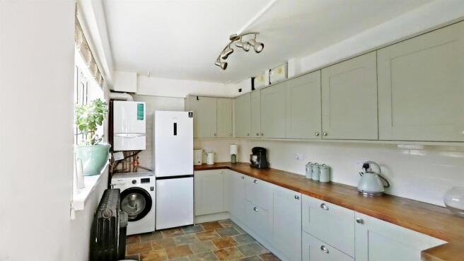 Kitchen (2).jpg