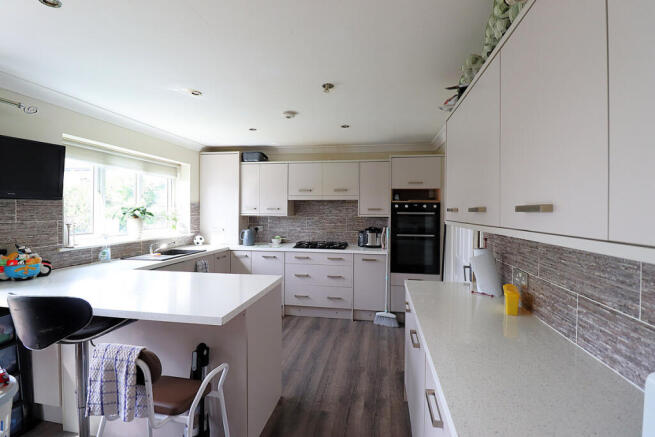 3 bed Semi-Detached for sale Image 5