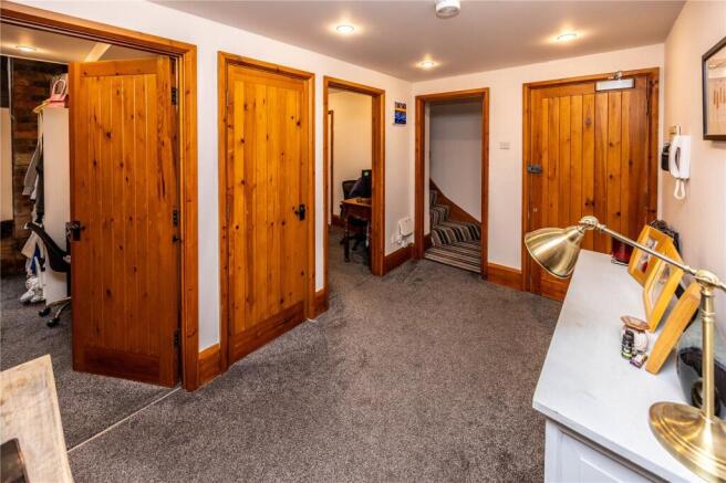 3 bed Apartment for sale Image 9