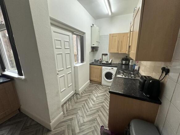16lr.kitchen.JPG
