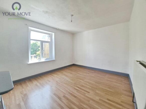 4 bed Terraced to rent Image 5