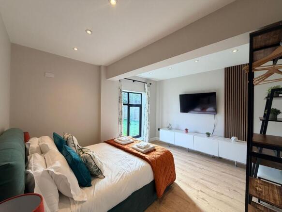4 bed Semi-Detached for sale Image 8
