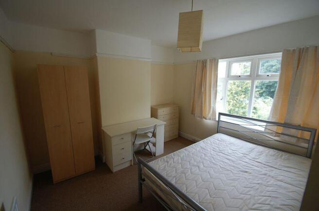 4 bed House to rent Image 4