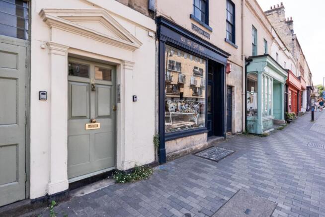 Flat 5, 12 Walcot Buildings, Bath BA1 6AD-2.jpg