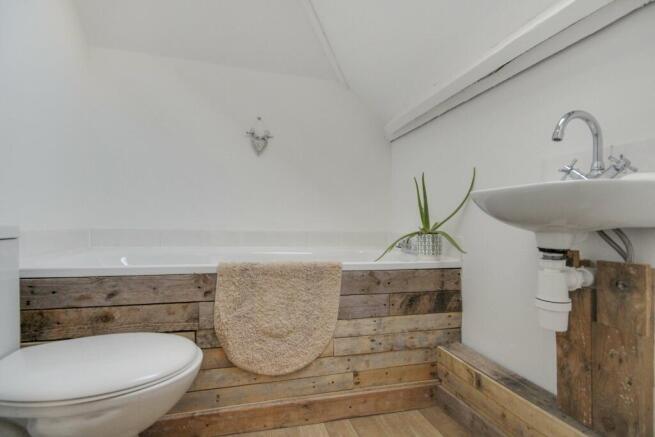 Ensuite to Bed 1