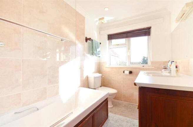 Family Bathroom - Newport - Isle of Wight Estate A