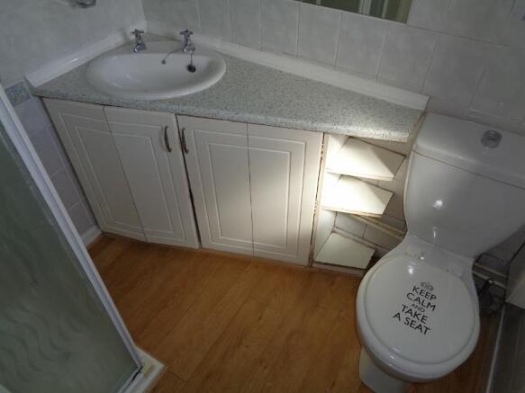 SHOWER ROOM