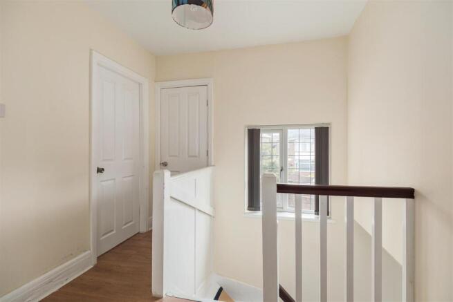 4 bed Semi-Detached for sale Image 12
