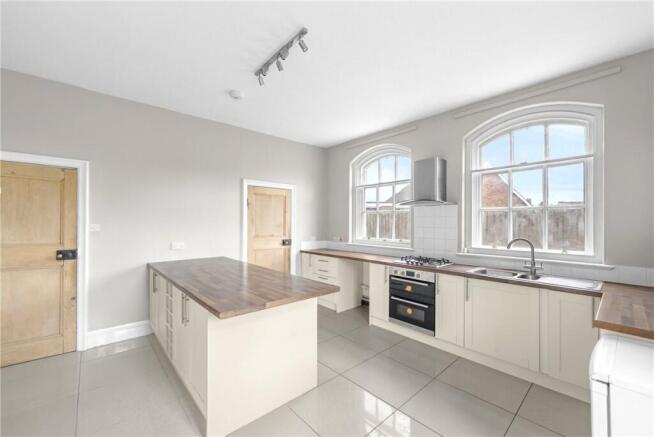 8 bed Detached for sale Image 8
