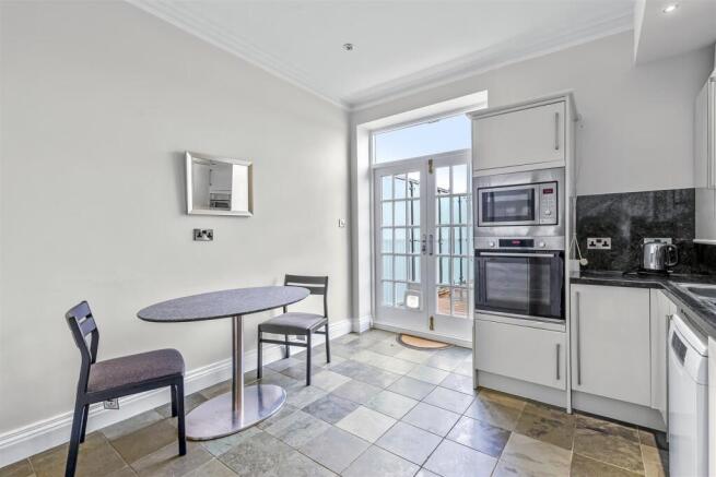 3 bed Apartment for sale Image 8