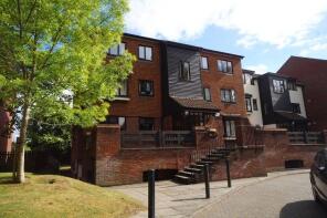17, Oakdene Close, Pinner HA5 4EQ