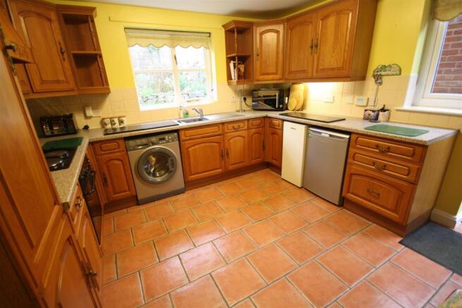KITCHEN/BREAKFAST ROOM