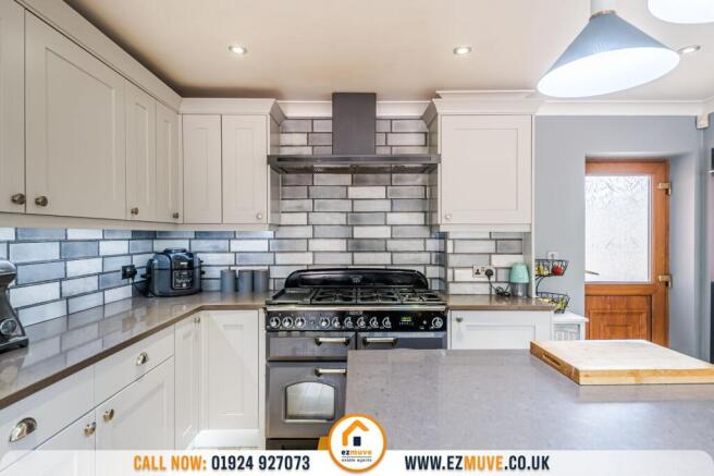 5 bed Detached for sale Image 10