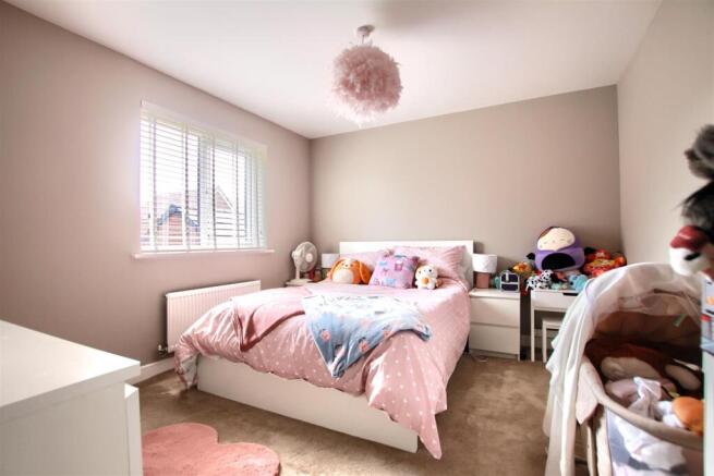 4 bed Detached for sale Image 10
