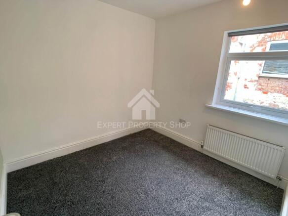 4 bed House to rent Image 10