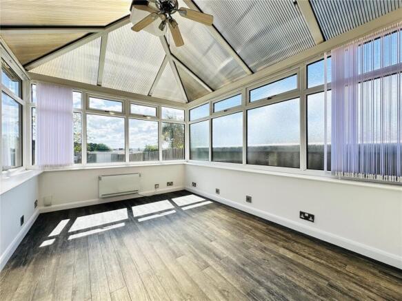 3 bed Terraced to rent Image 4
