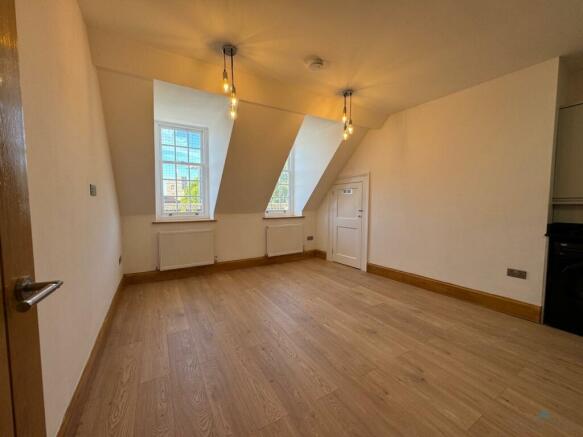 Large 1 Bedroom Flat