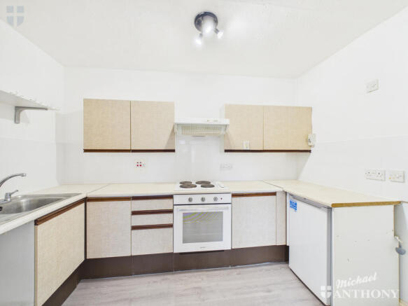 CAM03218G0-PR0943-STILL003